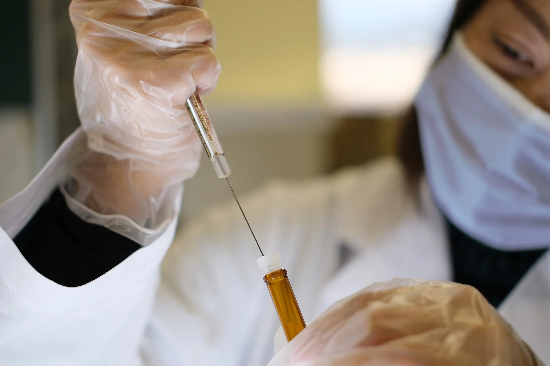 Preparing a vaccine dose, illustrative photograph