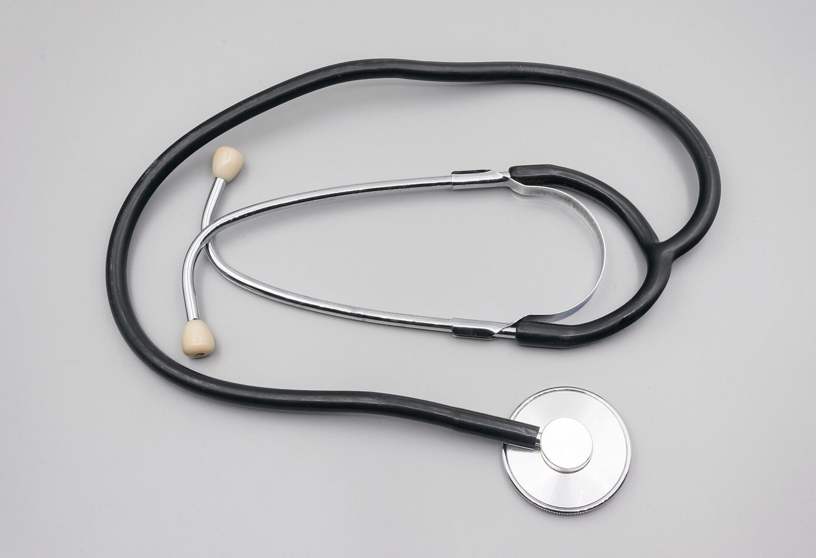 A stethoscope on a table