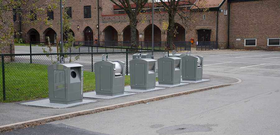 Coloured recycling bins - Poland sorts waste into five national fractions